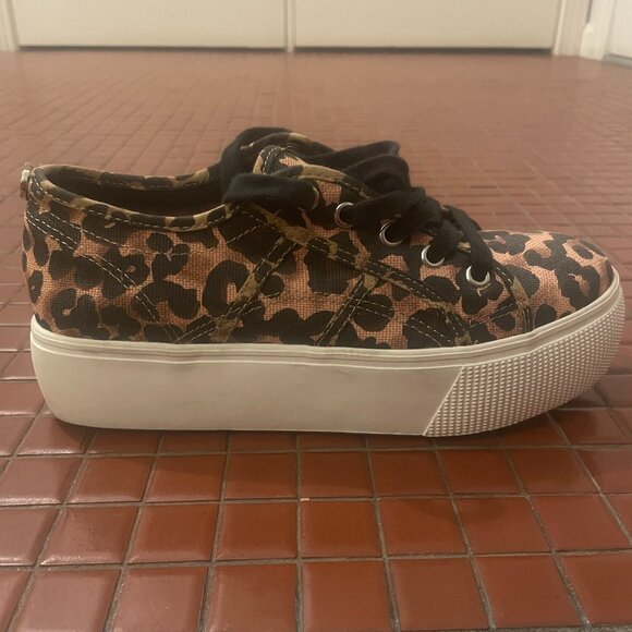 Steve Madden Canvas Platform Leopard Print Shoe - Picture 2 of 5